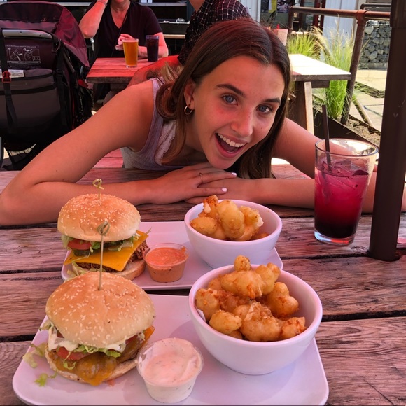 Meet your Posher, Sara - Picture 2 of 3